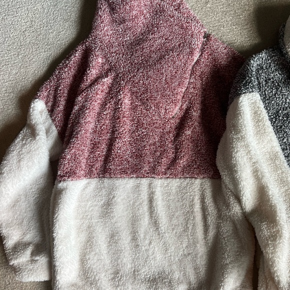 2 sherpas. Small. Adjustable zip collar. Soft and stretch with pockets. - Picture 2 of 14